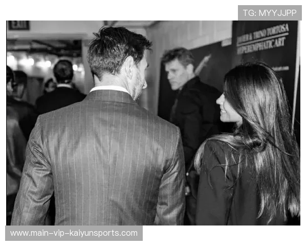 梅西与摄影师合作推出街头摄影展，生活细节被赞为艺术