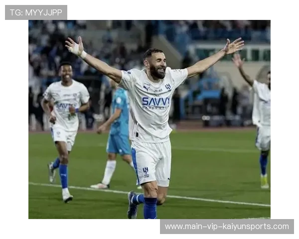 本泽马沙特新月首秀带队大胜，锋线无敌